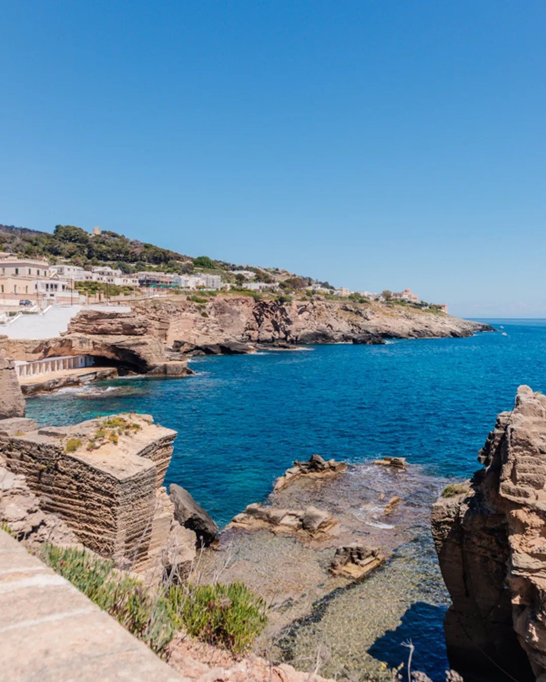 Cala Porticciolo, spiaggia del Salento (leuca), scogli