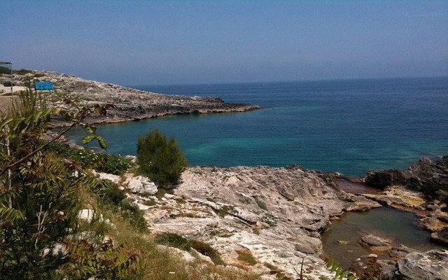 Guardiola, spiaggia del Salento (leuca), scogli
