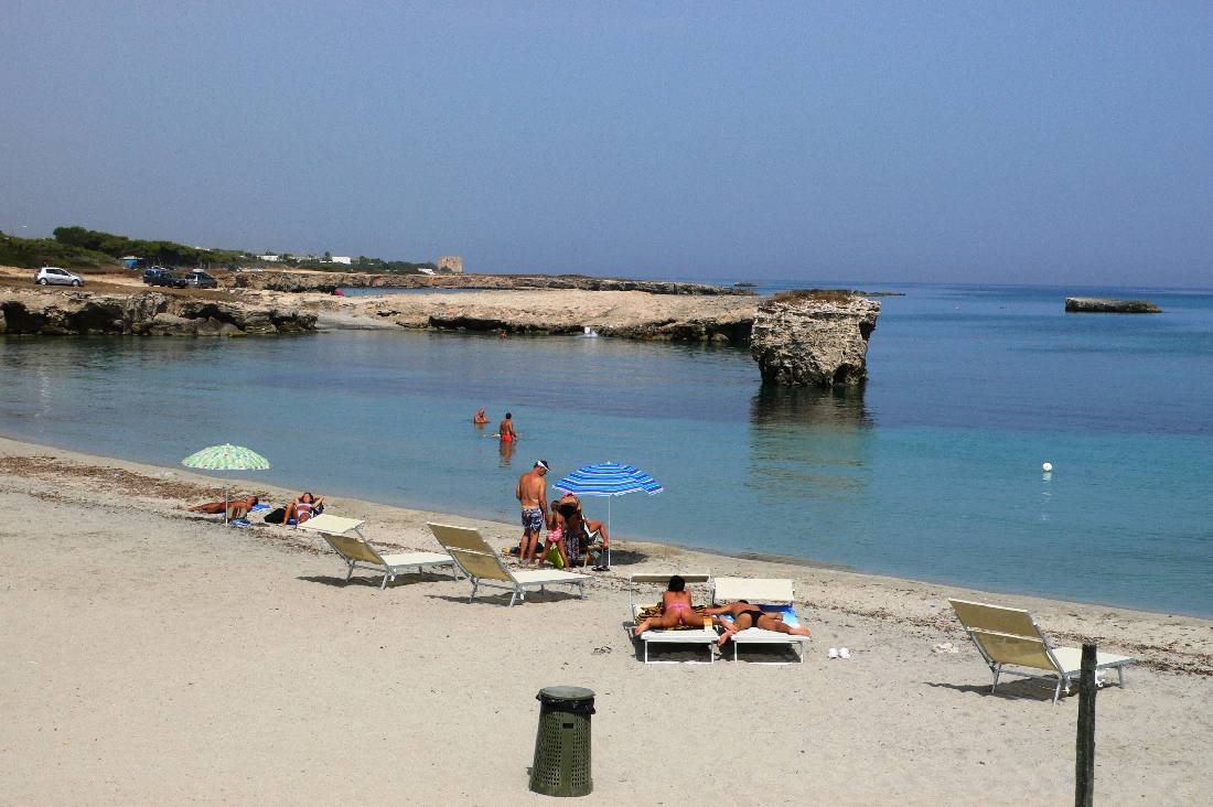 Torre Specchia Ruggeri, spiaggia del Salento (adriatica), scogli