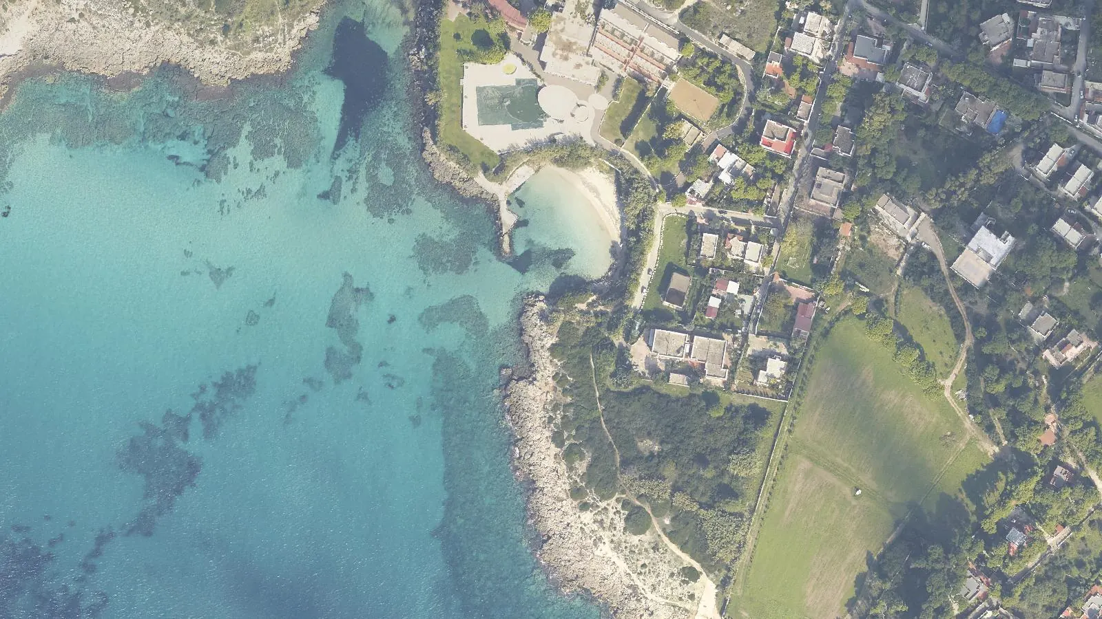Vue aérienne de Baia di Porto Cupo