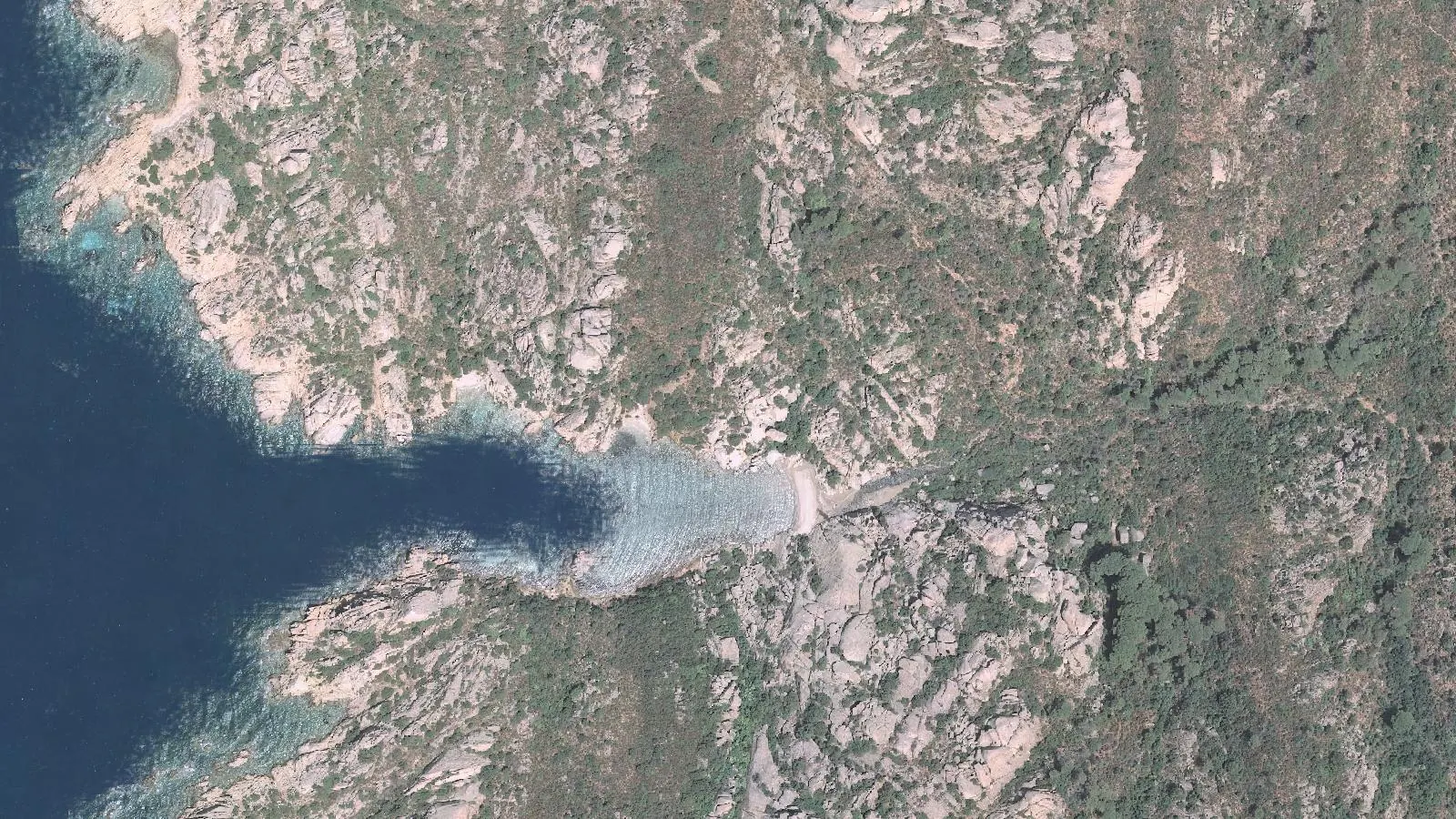 Luftbild von Cala Caprarese