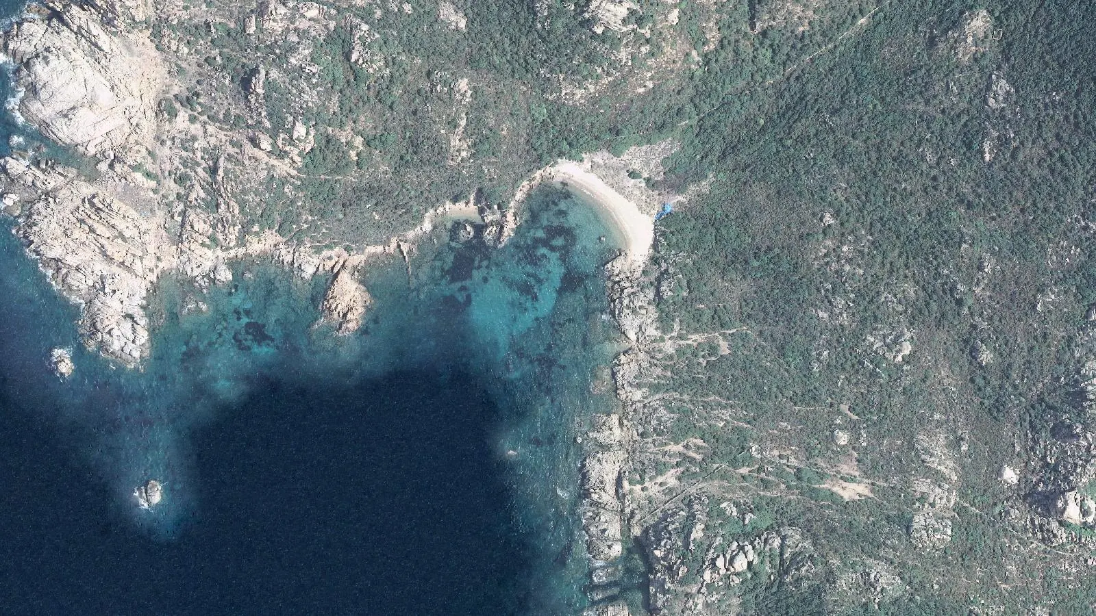 Vista aerea di Cala d'alga