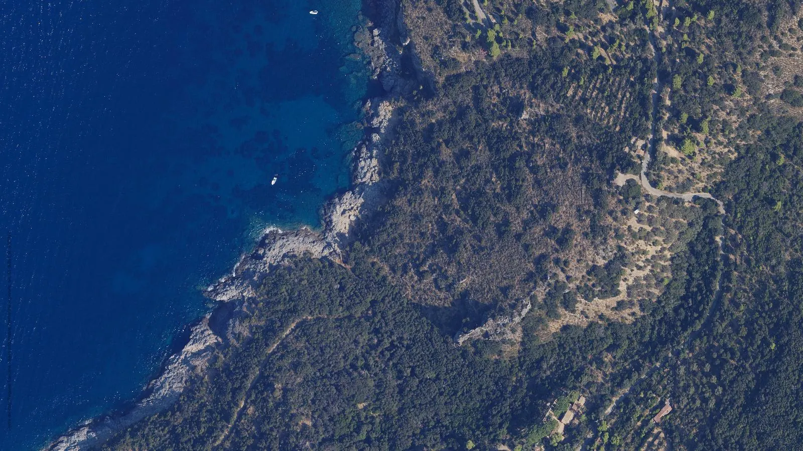 Vista aerea di Cala del Bove