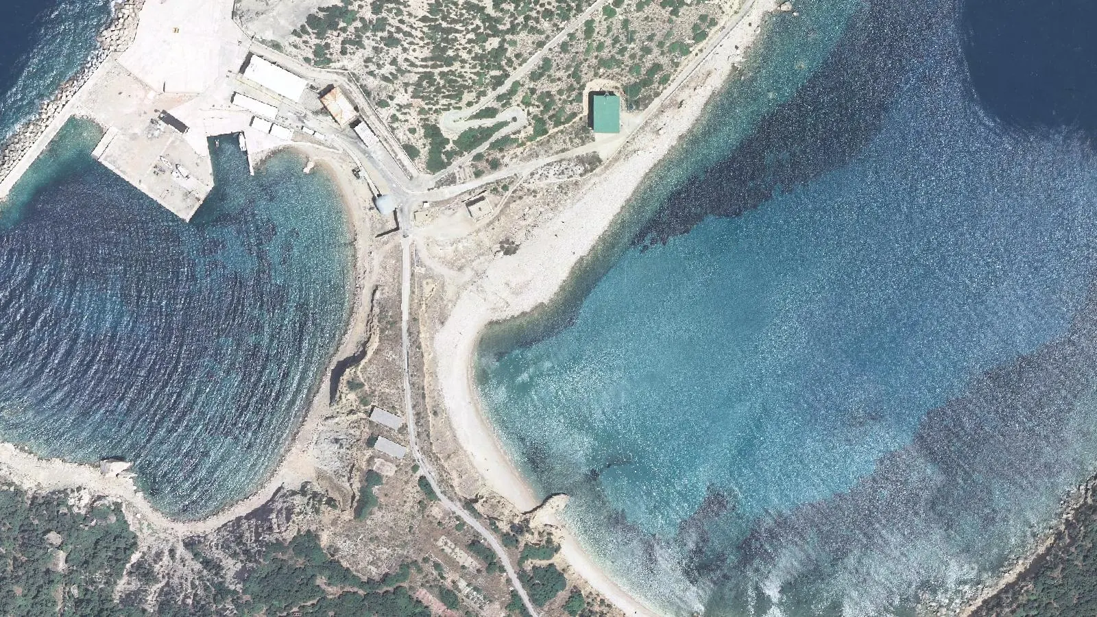 Vista aerea di Cala del Faro