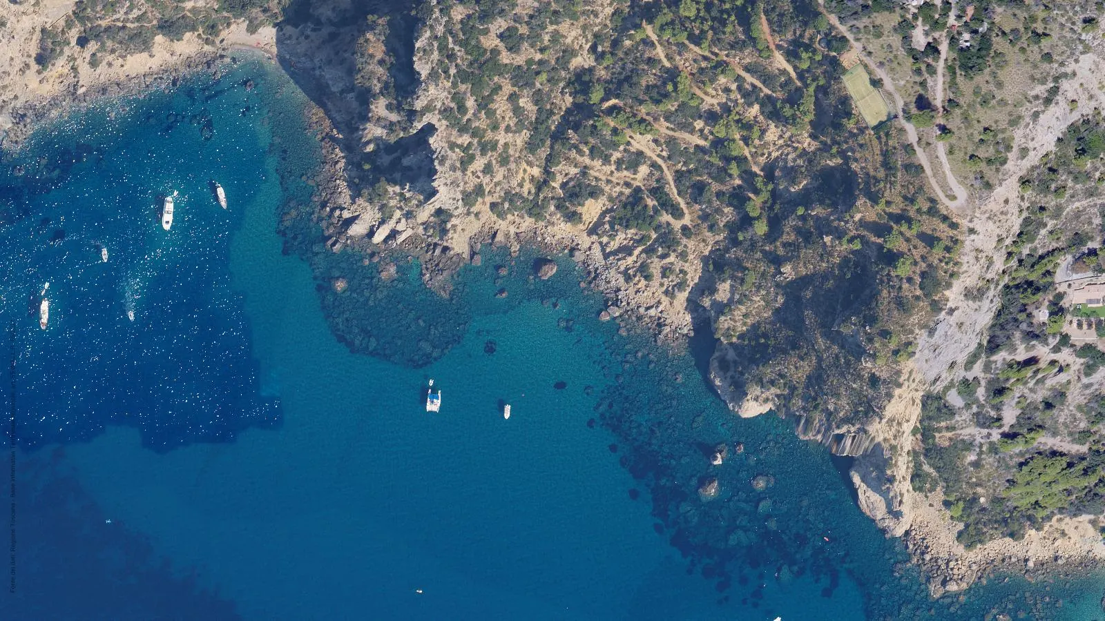 Vista aerea di Cala dell'Olio