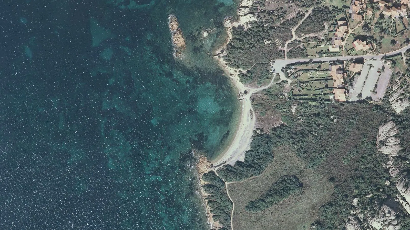 Luftbild von Cala Tremonti