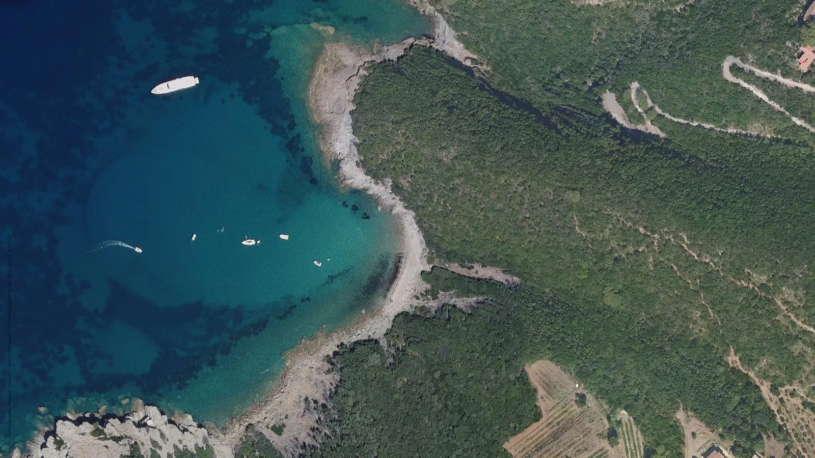 Aerial view of Spiaggia Cala del Pisciatoio