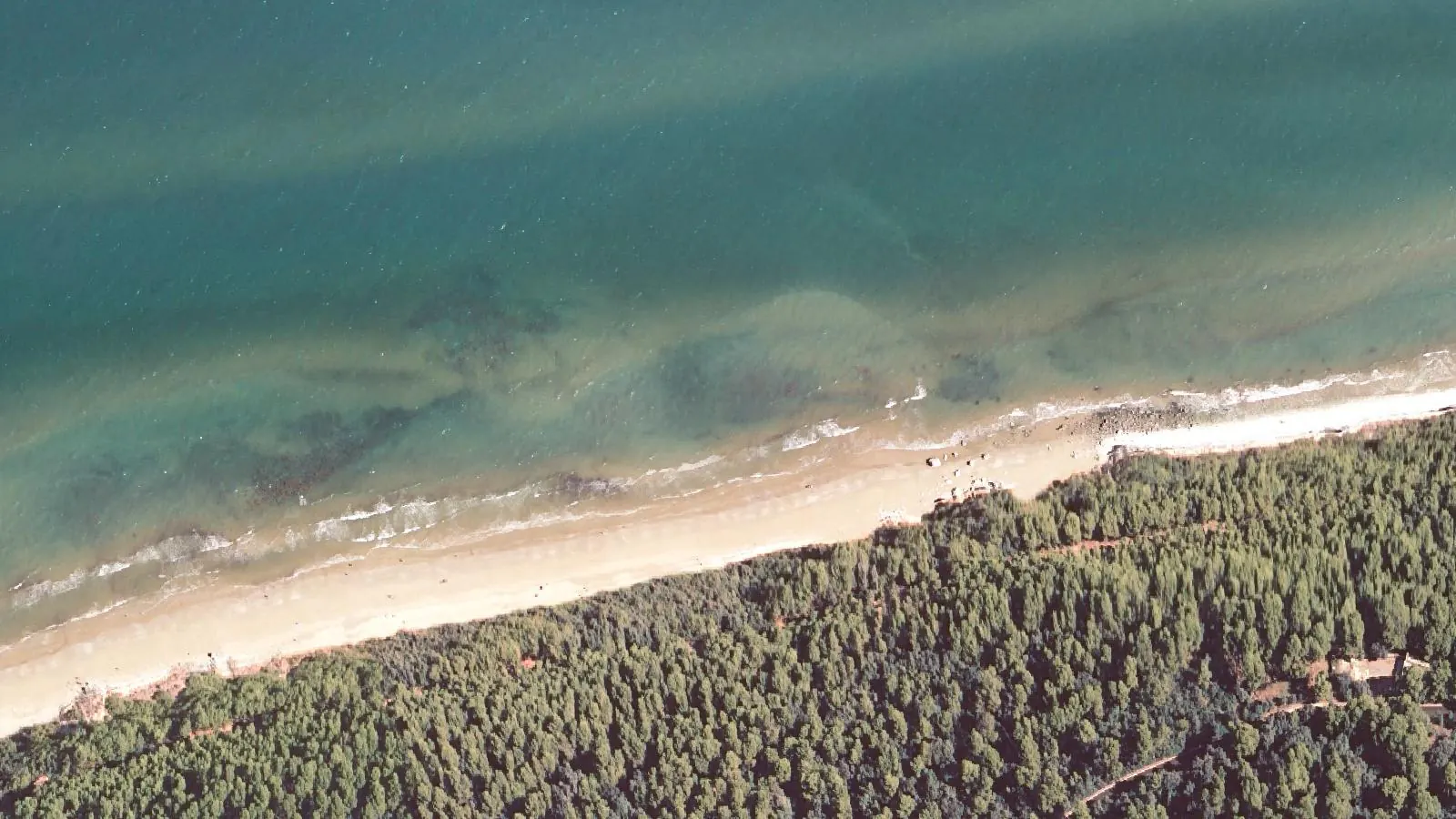 Vue aérienne de Spiaggia dei Cento scalini o delle Tufare
