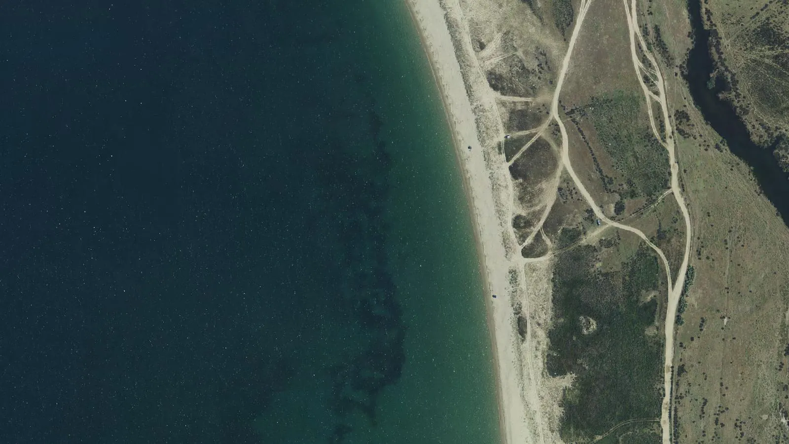 Luftbild von Spiaggia della foce del Tirso