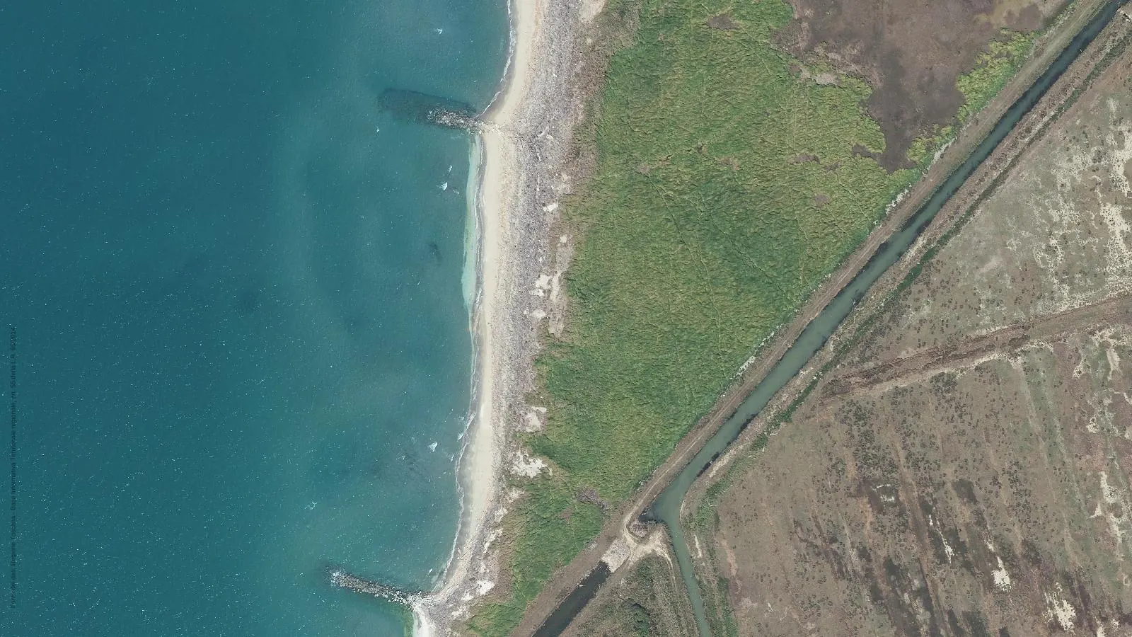 Luftbild von Strand von Pastura delle Colmate