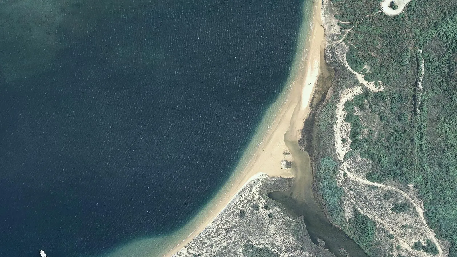 Luftbild von Strand von Petralana