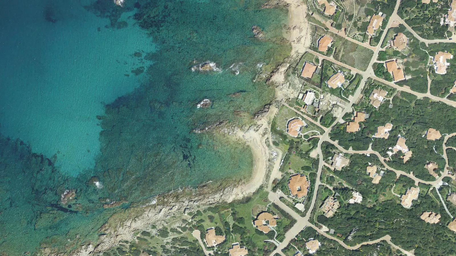 Luftbild von Strand von Portobello di Gallura