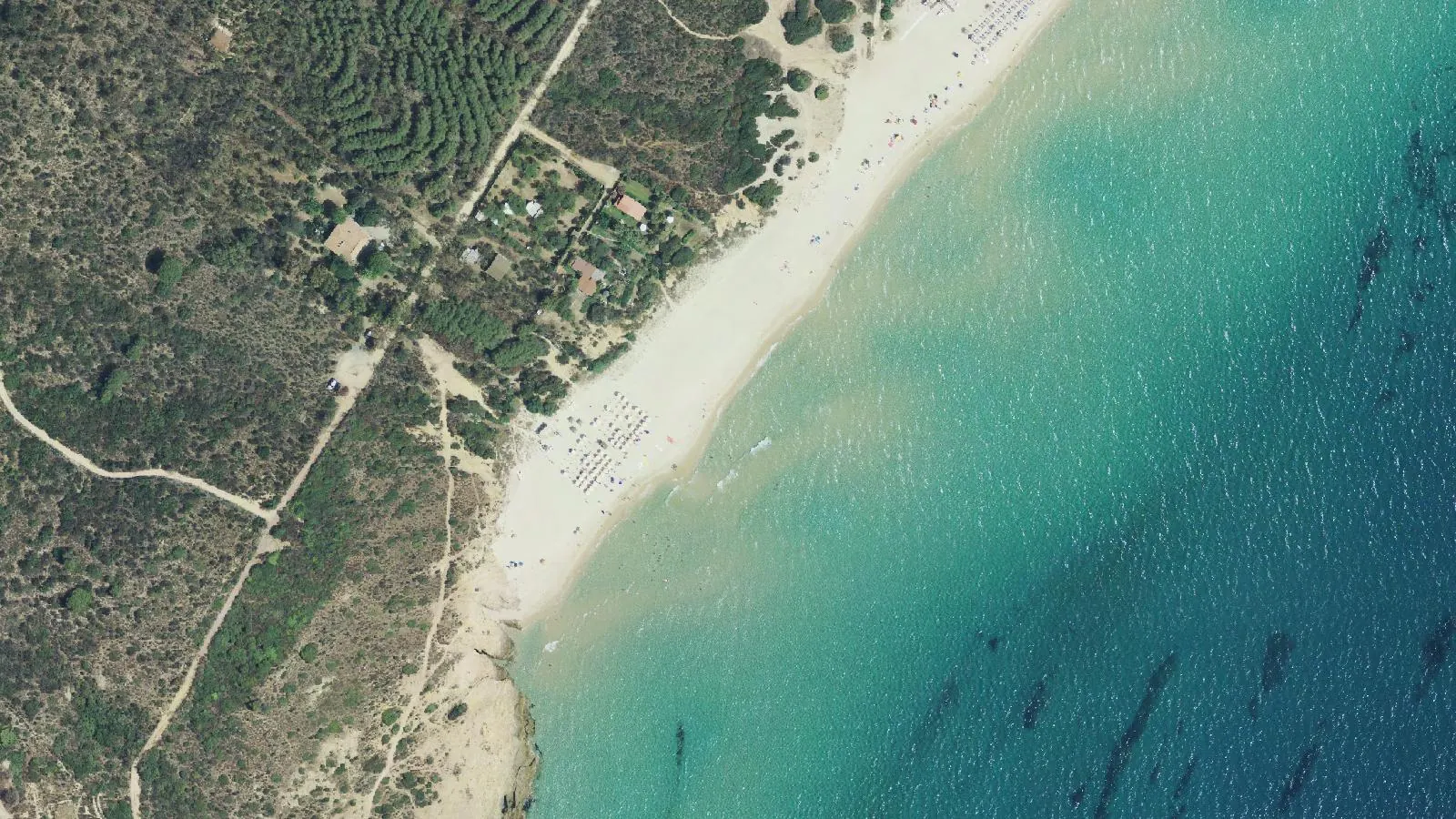 Luftbild von Spiaggia di Su Pilastru