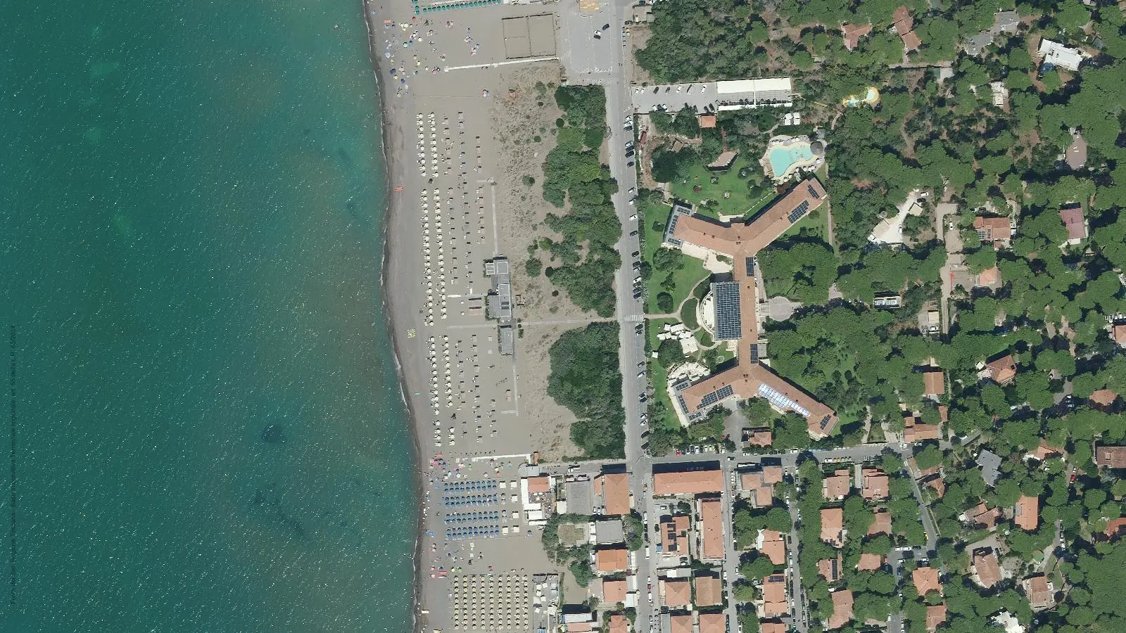 Vue aérienne de Tombolo Resort Beach