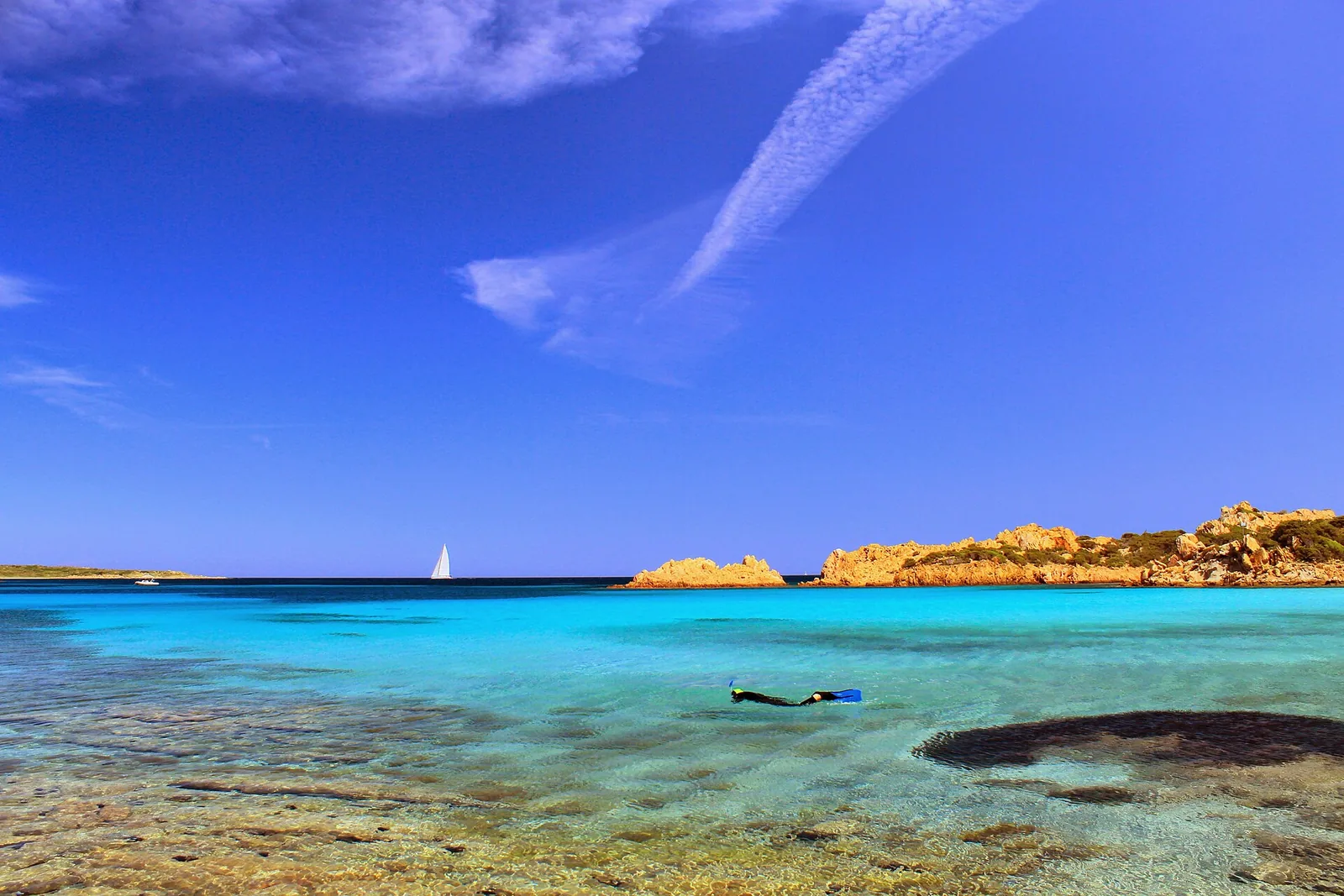 Spiaggia dei due mari (Cala Portese)